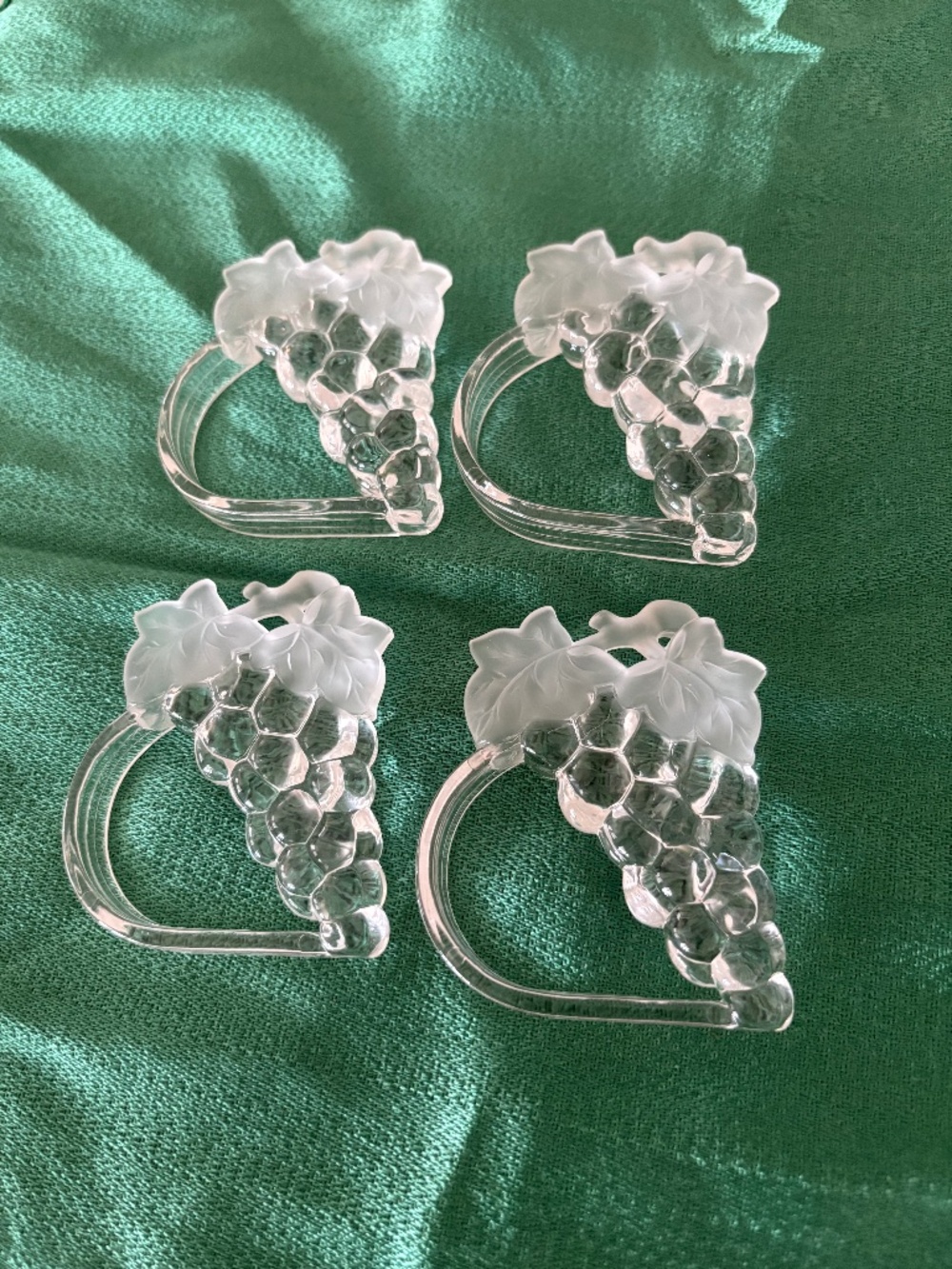 Vintage Set of 4 Clear and Frosted Lucite Napkin Rings